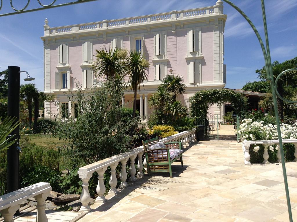 Chateau La Roque Margaux Servian Bagian luar foto